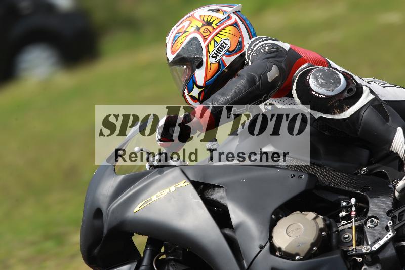 Archiv-2022/13 25.04.2022 Plüss Moto Sport ADR/Freies Fahren/backside